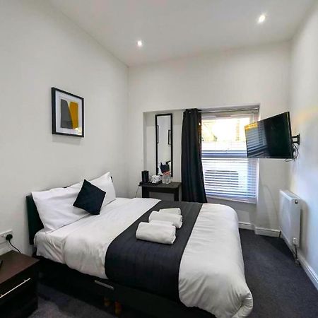 Oyo Firs Lodge London Heathrow Hounslow Esterno foto