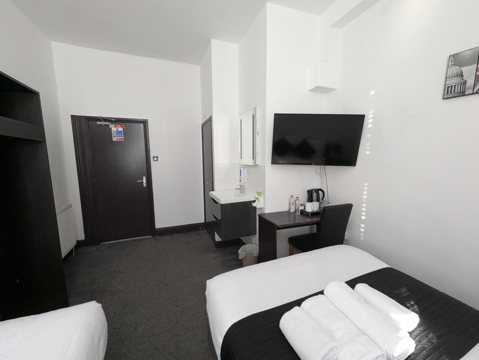 Oyo Firs Lodge London Heathrow Hounslow Esterno foto