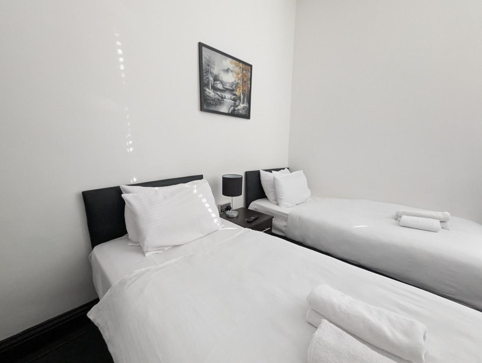 Oyo Firs Lodge London Heathrow Hounslow Esterno foto