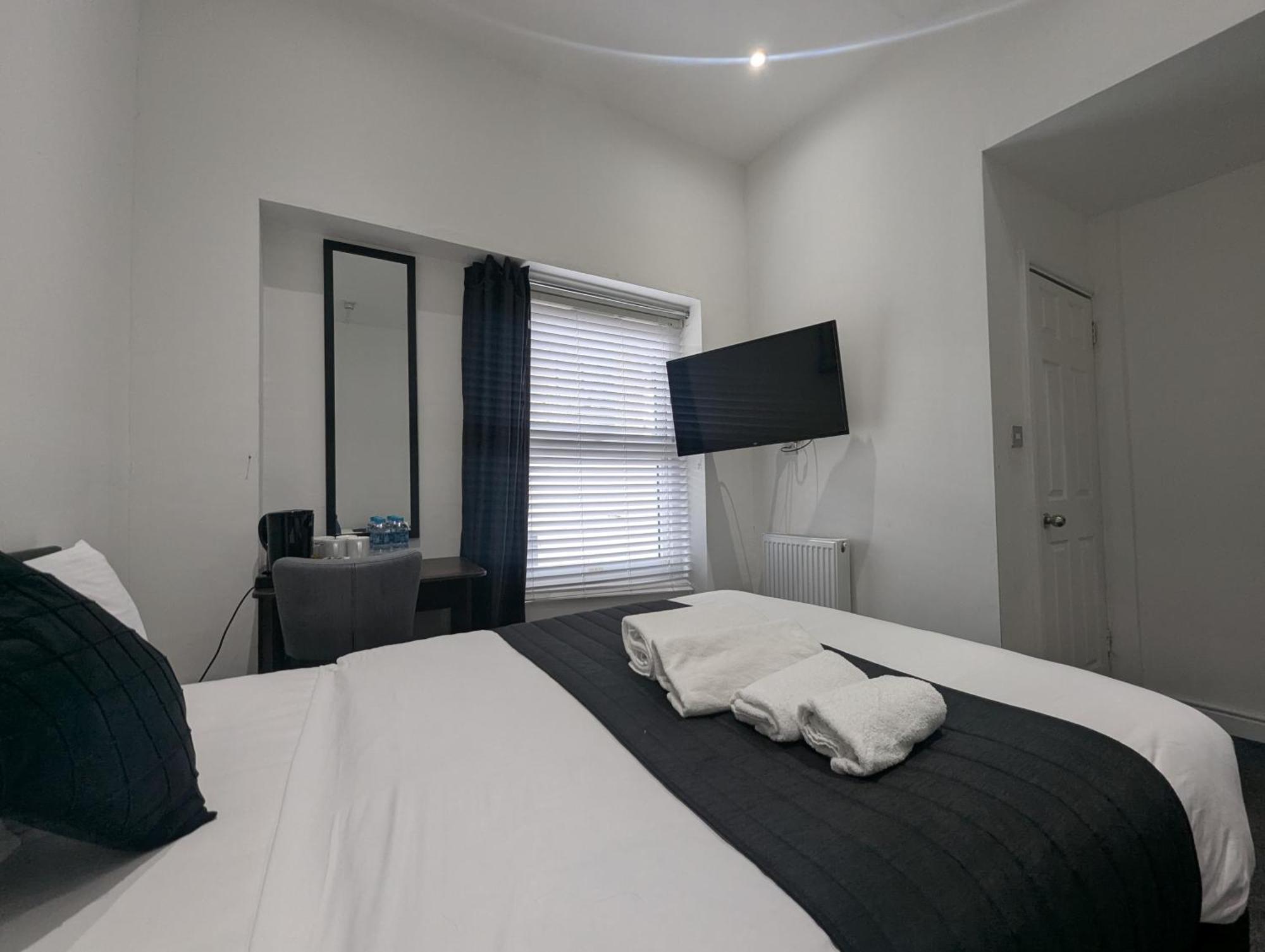 Oyo Firs Lodge London Heathrow Hounslow Esterno foto