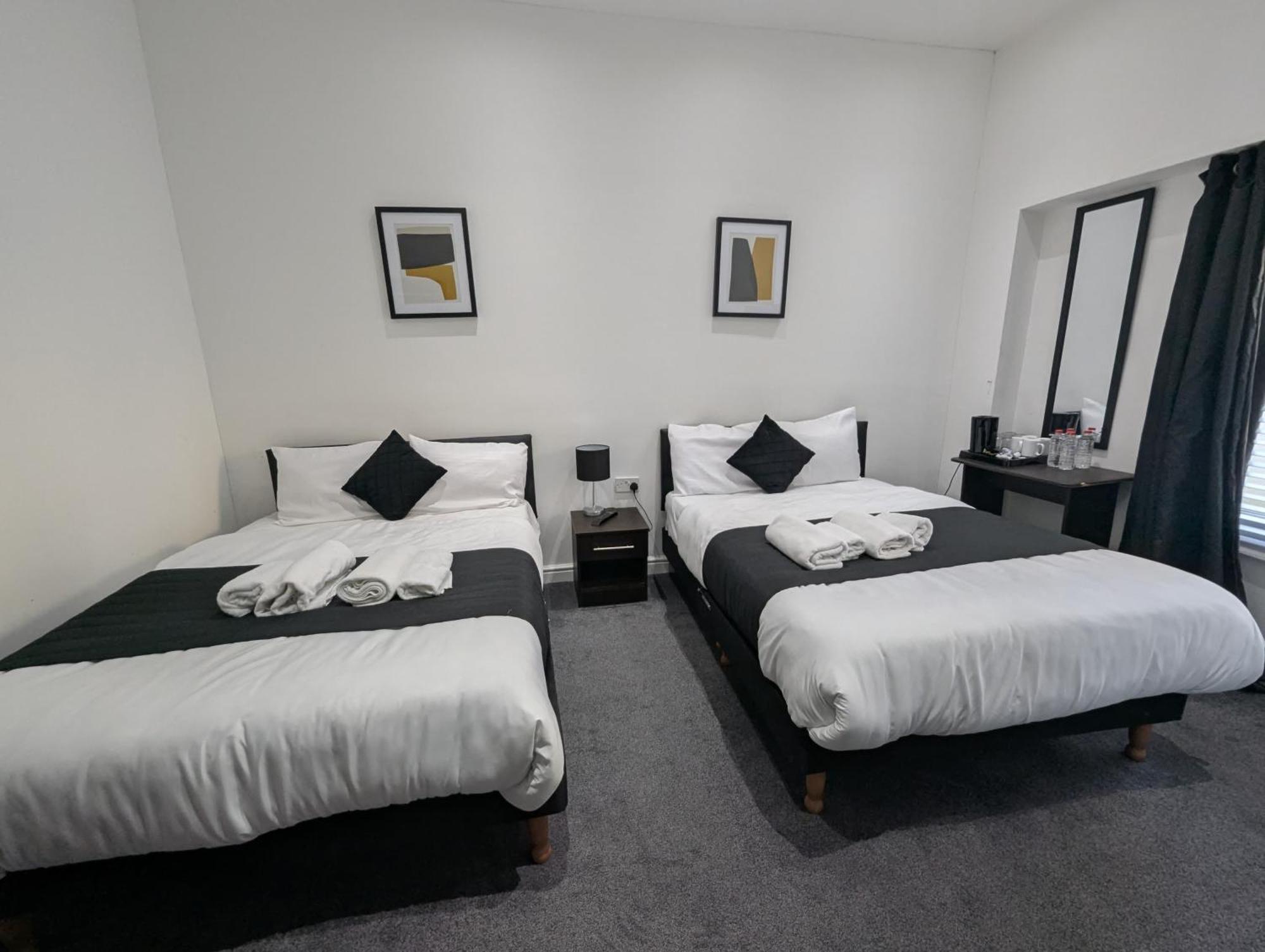 Oyo Firs Lodge London Heathrow Hounslow Esterno foto