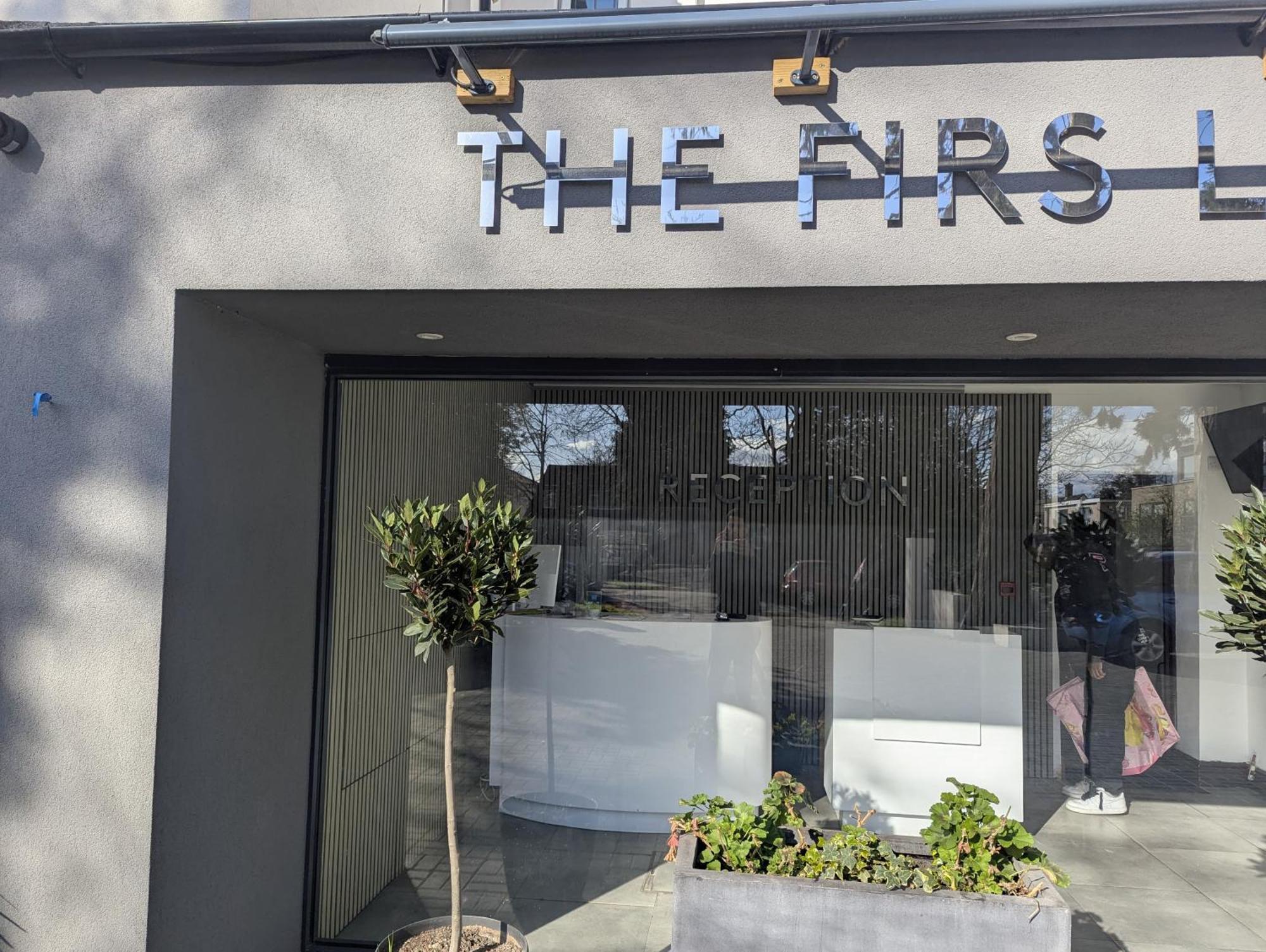 Oyo Firs Lodge London Heathrow Hounslow Esterno foto