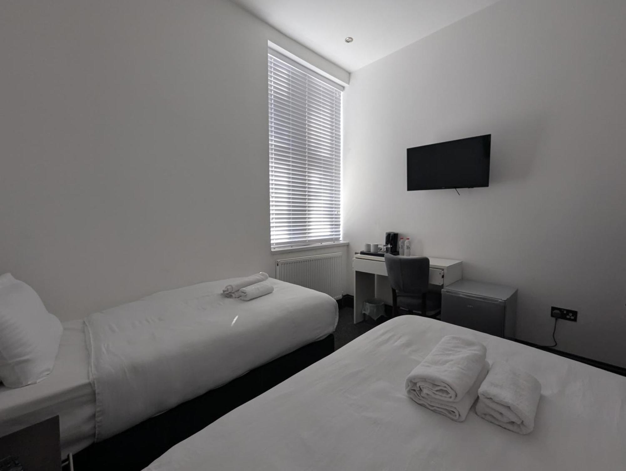 Oyo Firs Lodge London Heathrow Hounslow Esterno foto