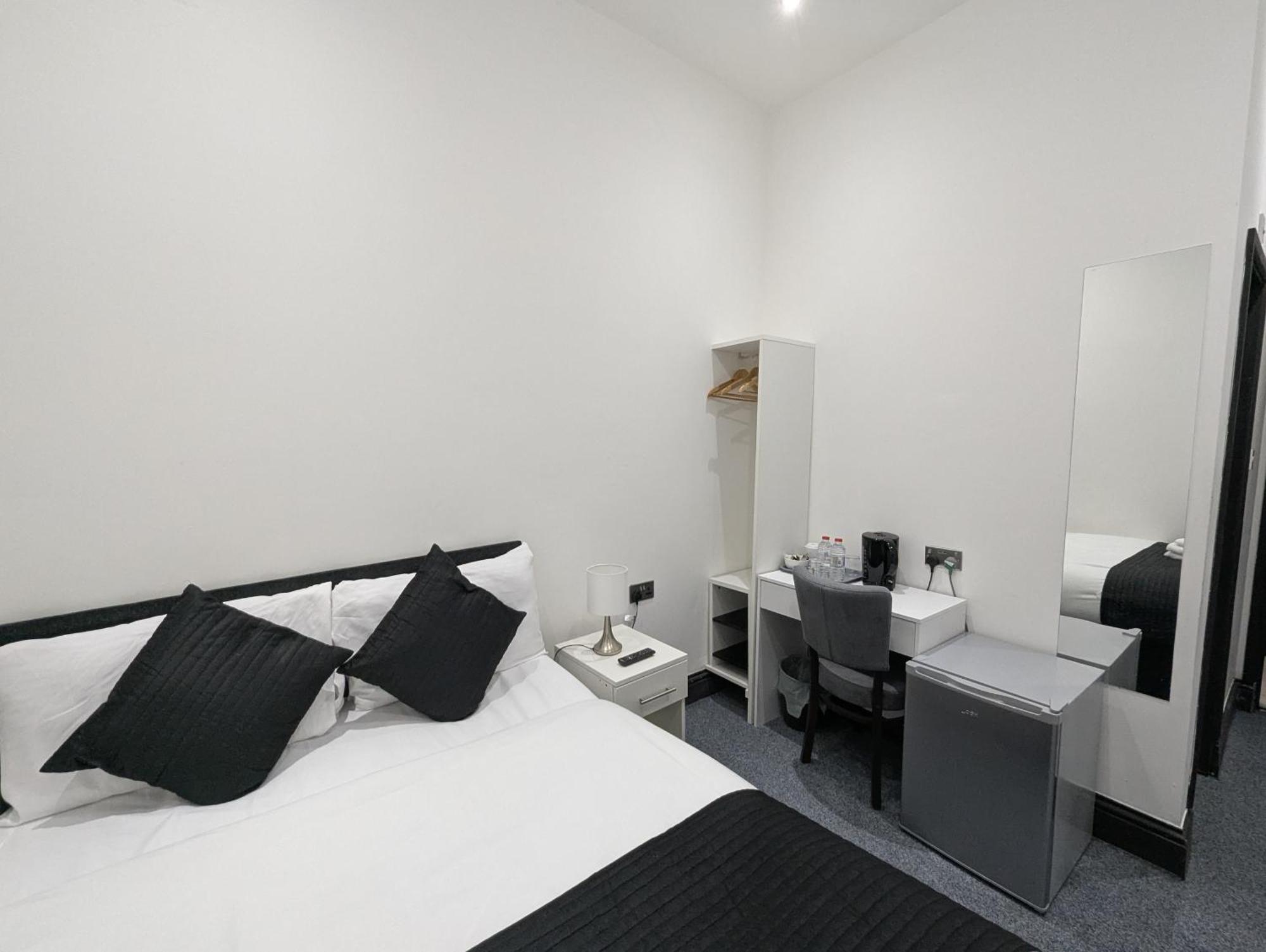 Oyo Firs Lodge London Heathrow Hounslow Esterno foto