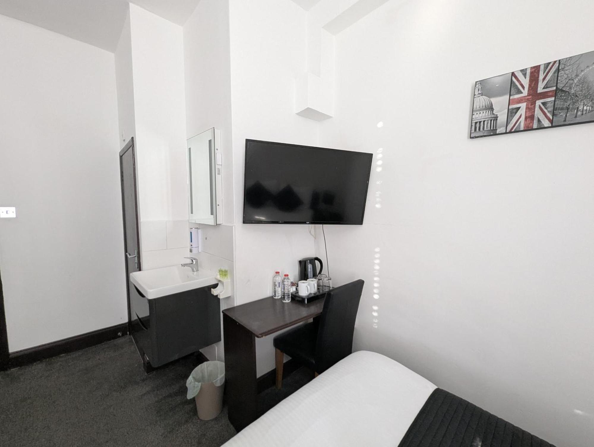 Oyo Firs Lodge London Heathrow Hounslow Esterno foto