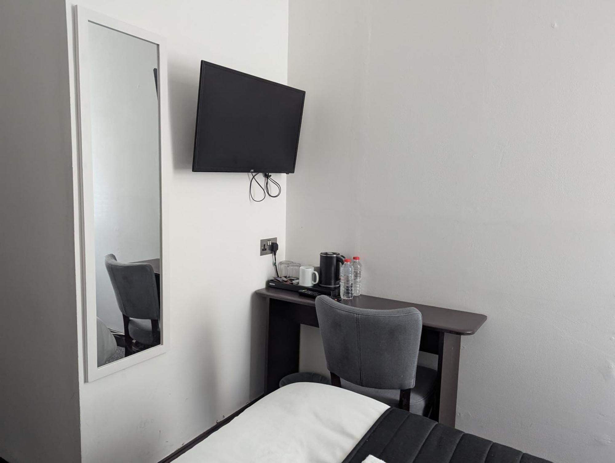 Oyo Firs Lodge London Heathrow Hounslow Esterno foto