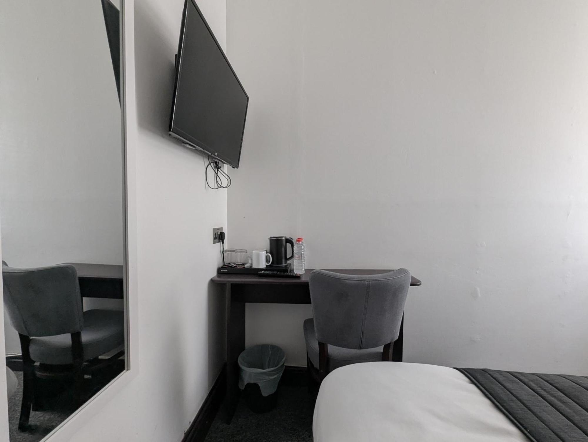 Oyo Firs Lodge London Heathrow Hounslow Esterno foto