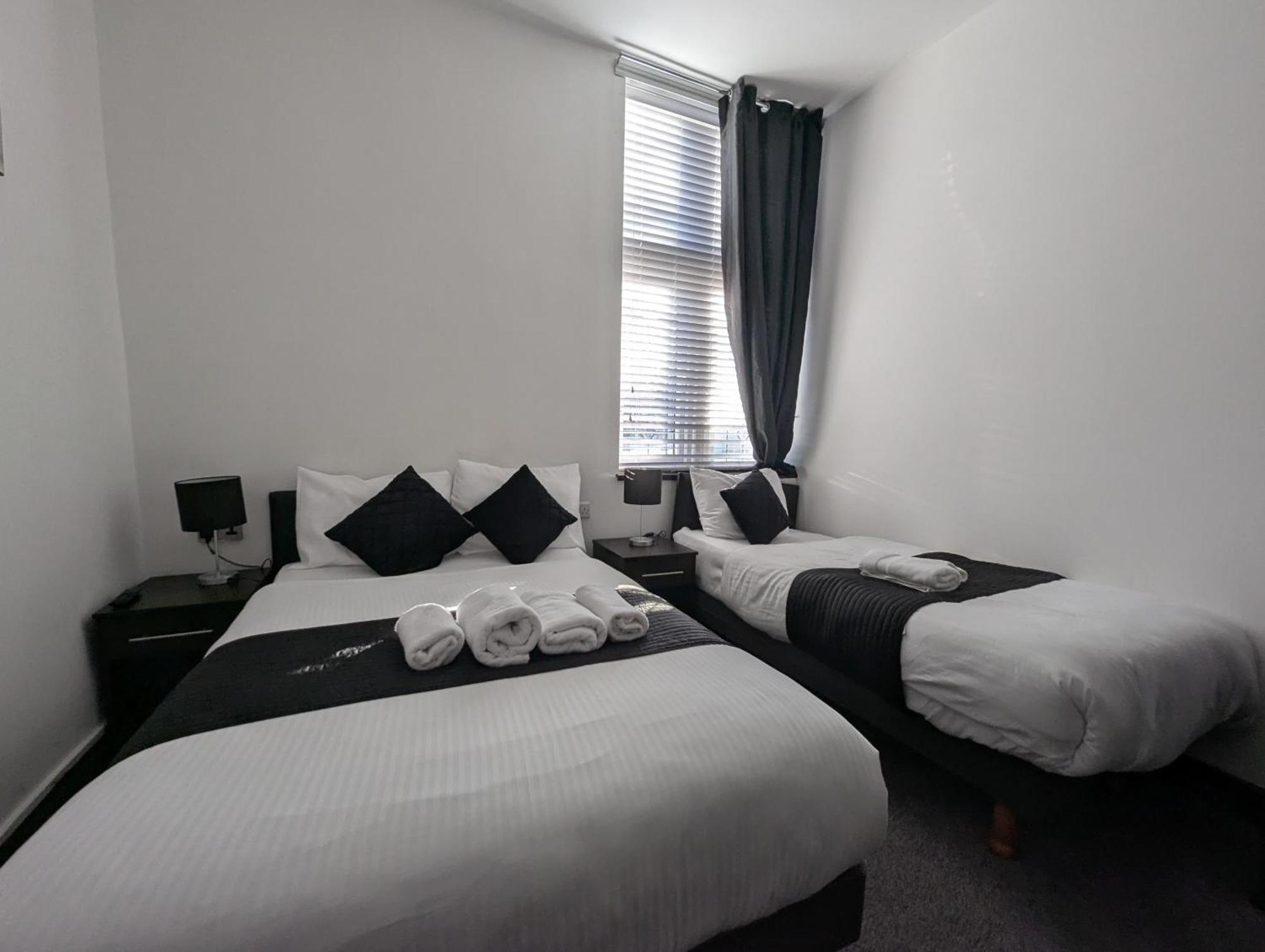 Oyo Firs Lodge London Heathrow Hounslow Esterno foto