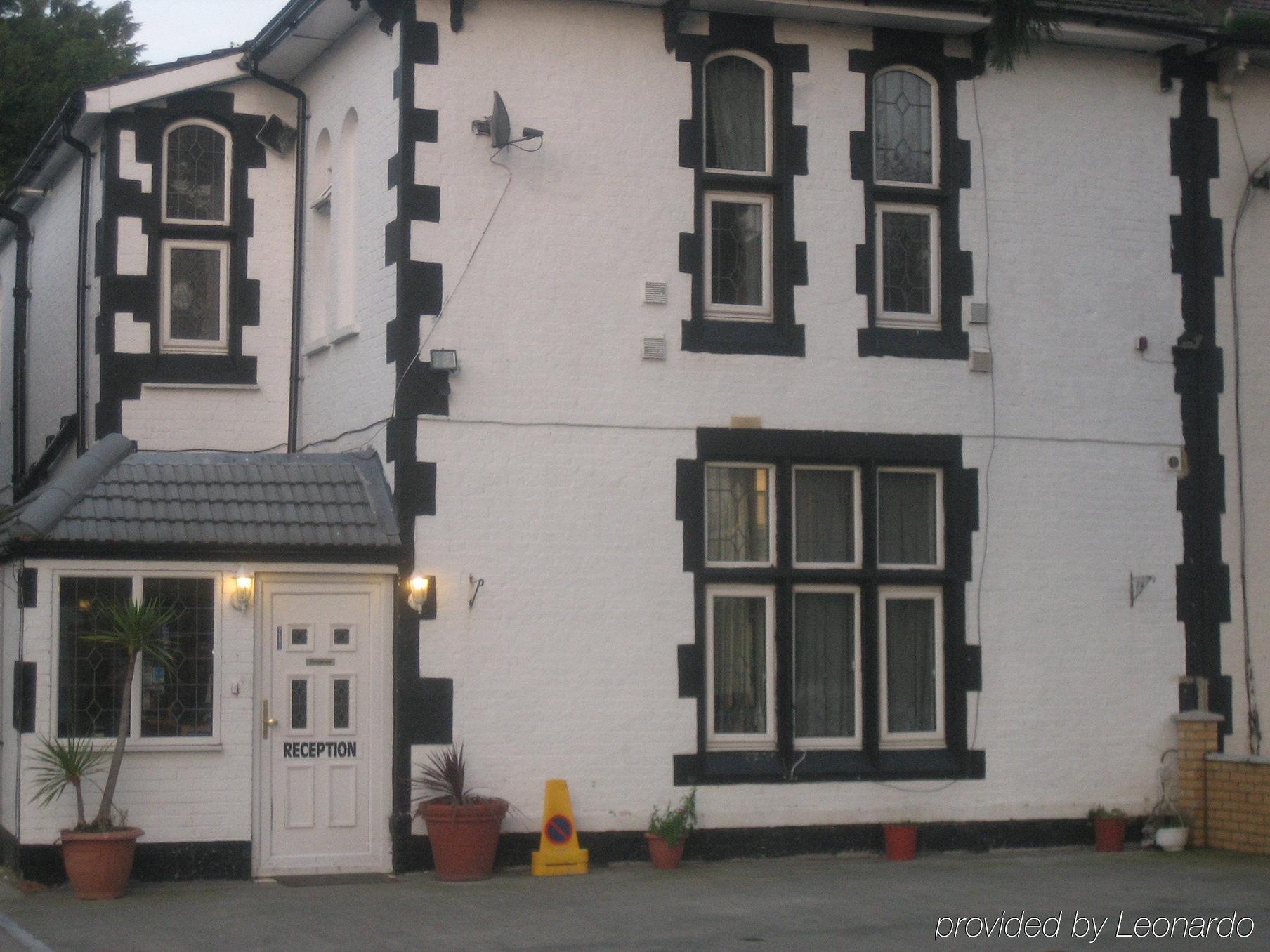 Oyo Firs Lodge London Heathrow Hounslow Esterno foto