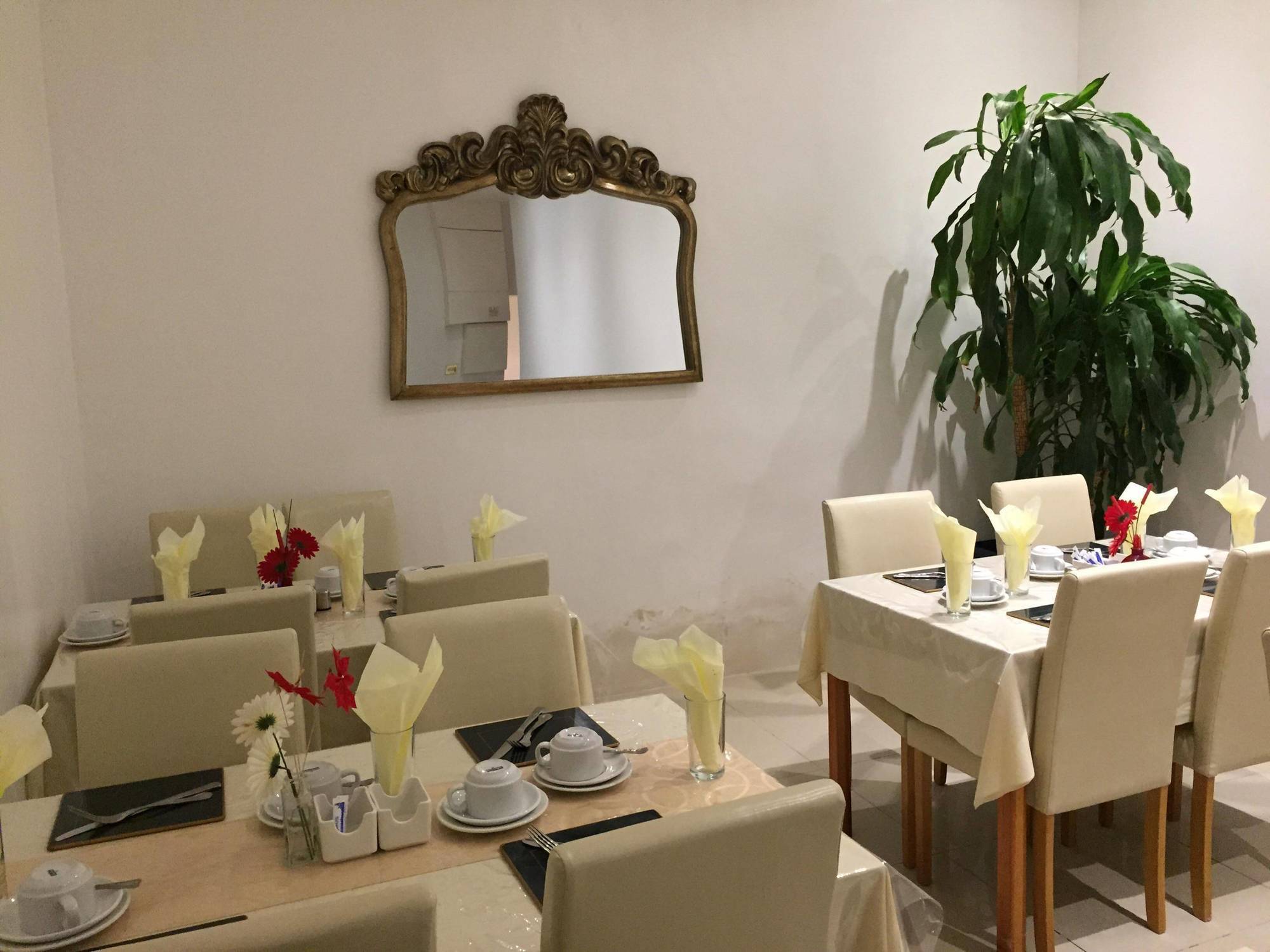 Oyo Firs Lodge London Heathrow Hounslow Esterno foto