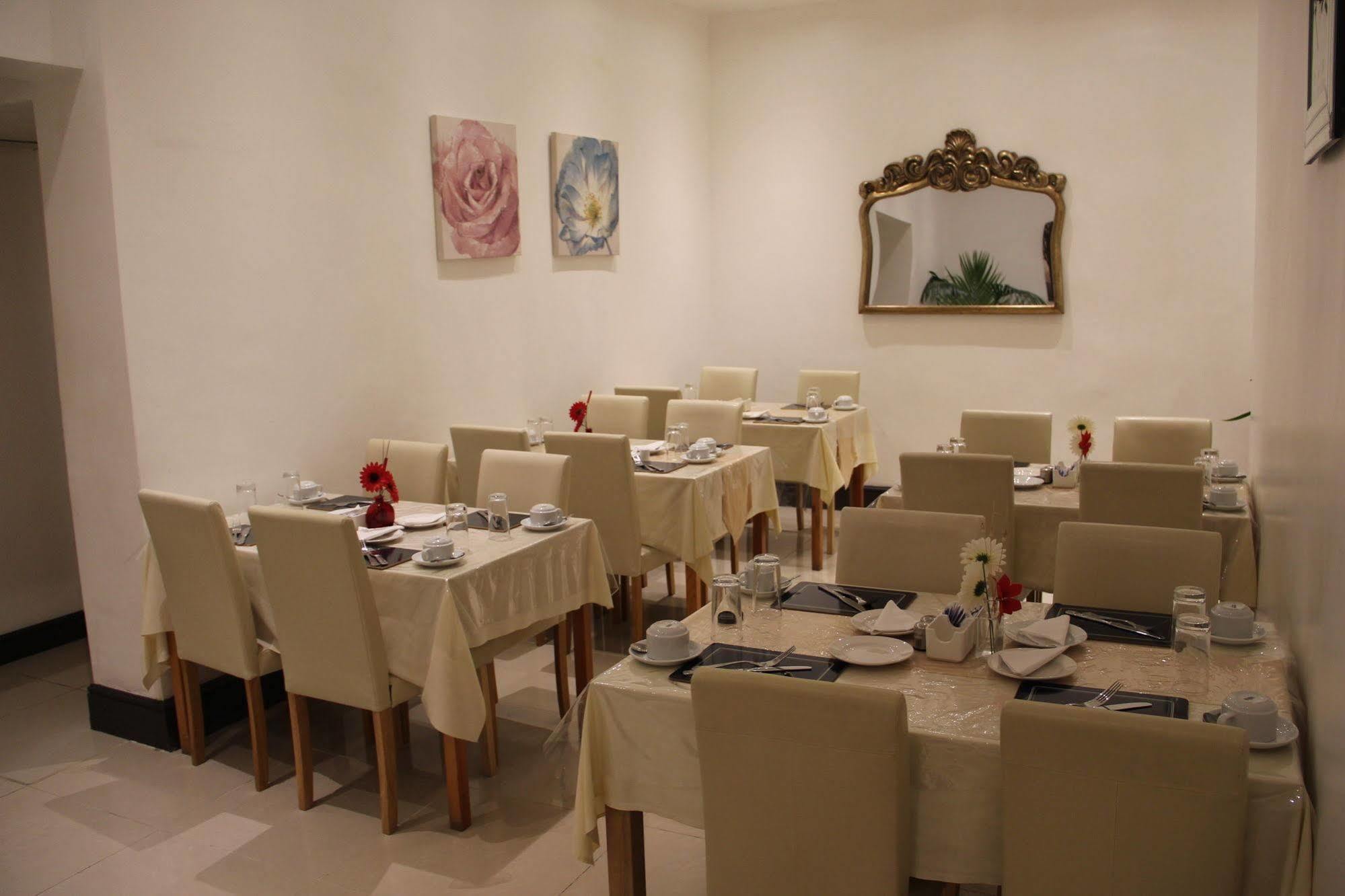 Oyo Firs Lodge London Heathrow Hounslow Esterno foto